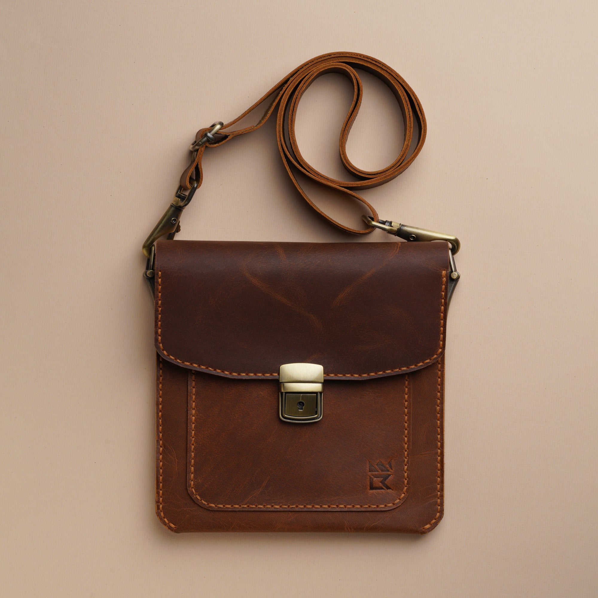 LL.T - Classic Crossbody Bag