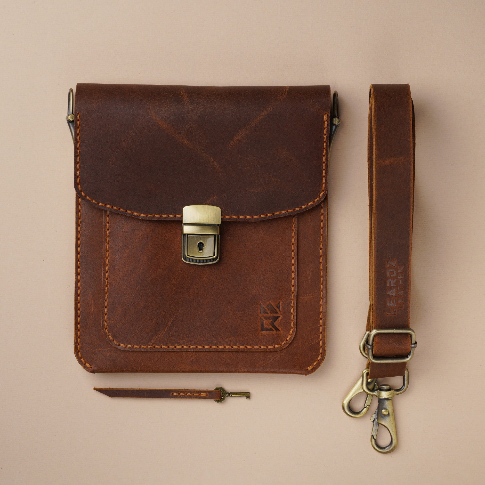 LL.T - Classic Crossbody Bag