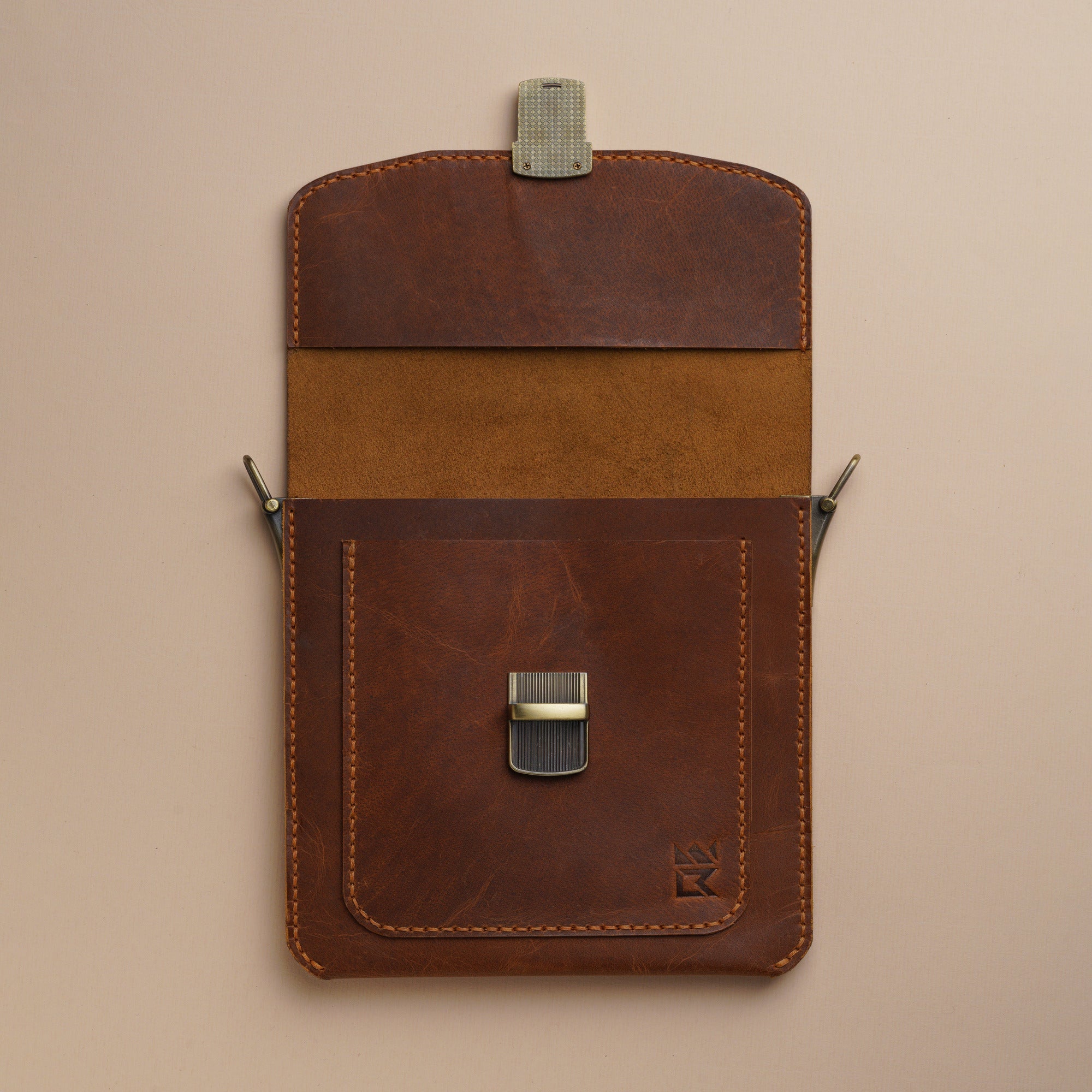 LL.T - Classic Crossbody Bag
