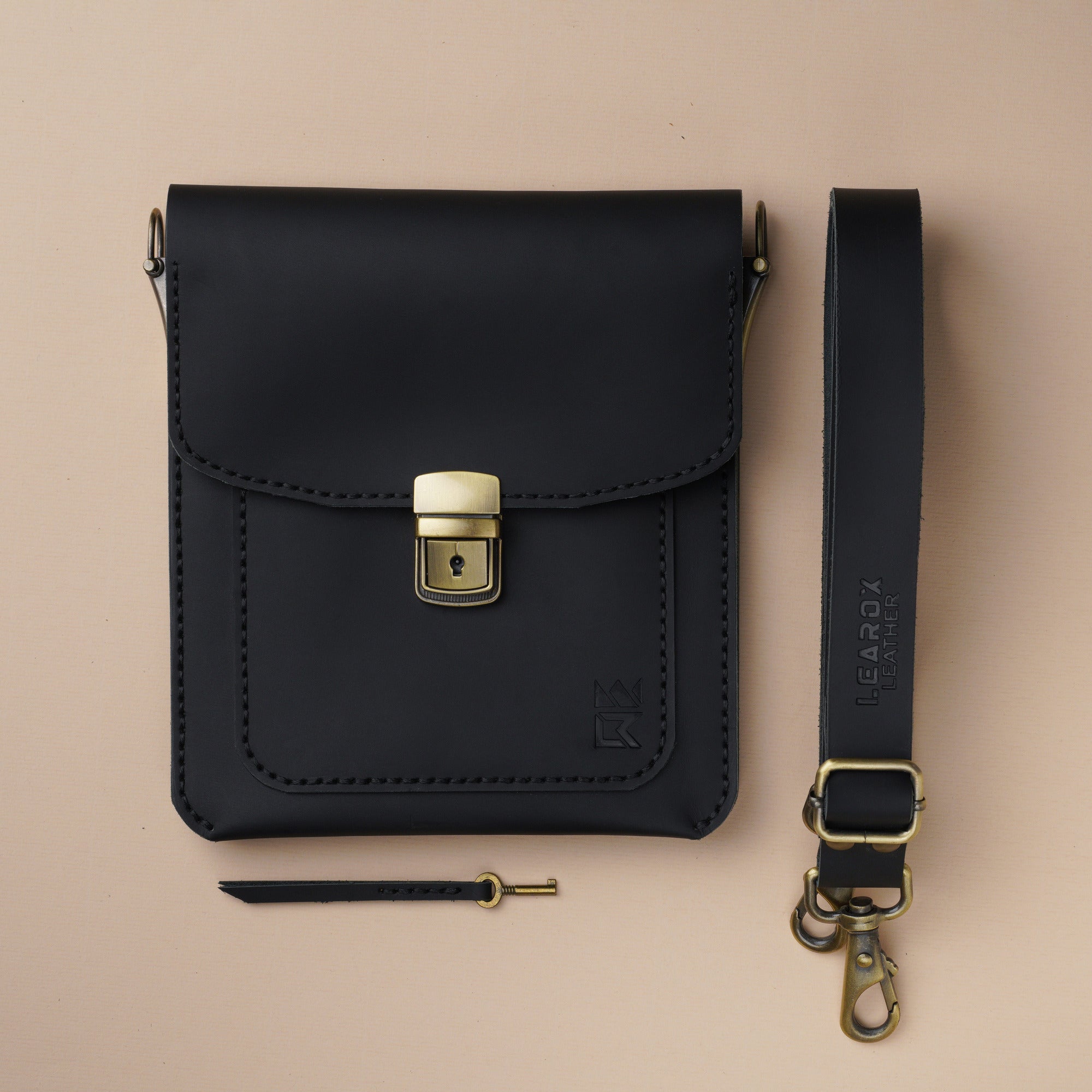 LL.B - Classic CrossBody Bag